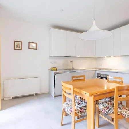 Bassani Garden, By Short Holidays