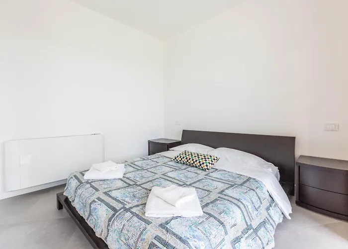 Bassani Garden, By Short Holidays *